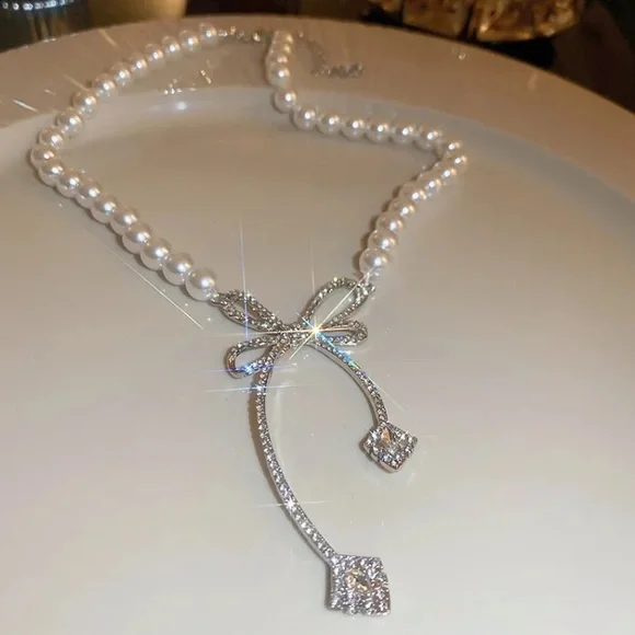 Gorgeous Elegant Rhinestone Pearl Bow Necklace Choker - Picture 1 of 3